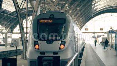 去莫斯科的现代火车。 前往俄罗斯概念<strong>简介</strong>片段
